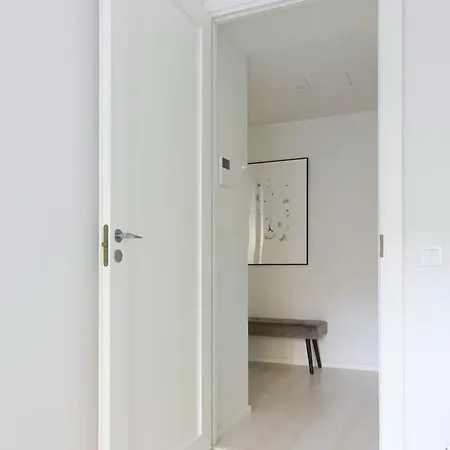 Modern 2 Bedroom With Garage & Sauna By Nordic Collection דירה